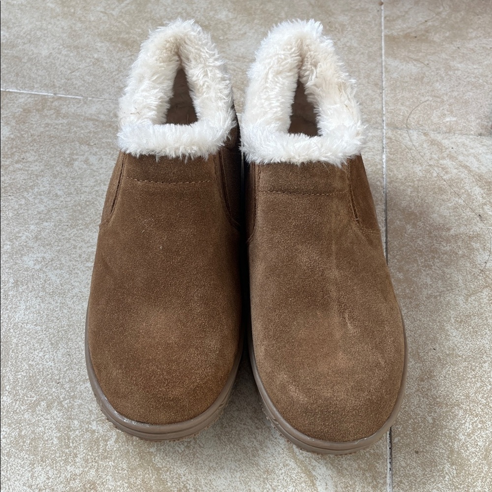 Minnetonka Brown Suede Slippers with Cream Lining